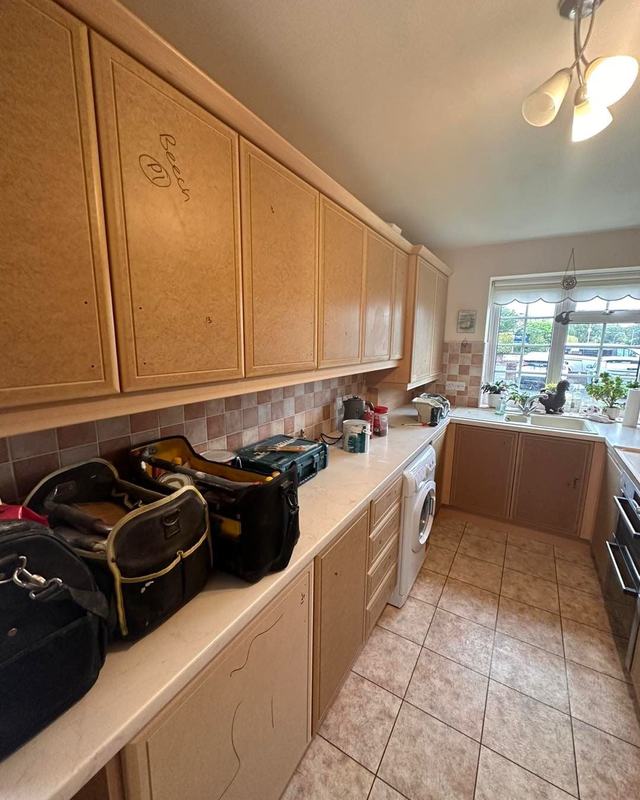Kitchen with dark oak units, before