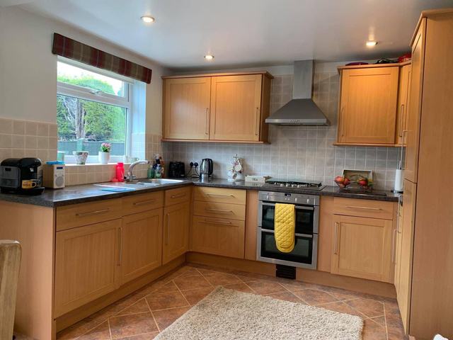 U-shaped oak kitchen, before